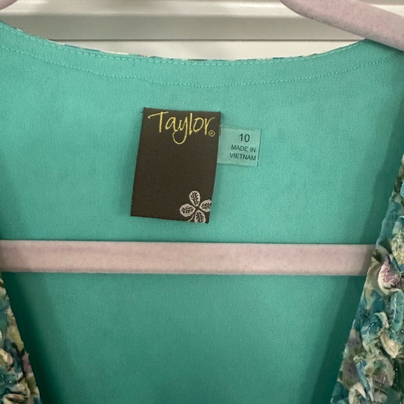 Taylor Short Sleeve V-Neck Ruffle Trim Floral Print Chiffon Fit and Flare Dress - Picture 2 of 4